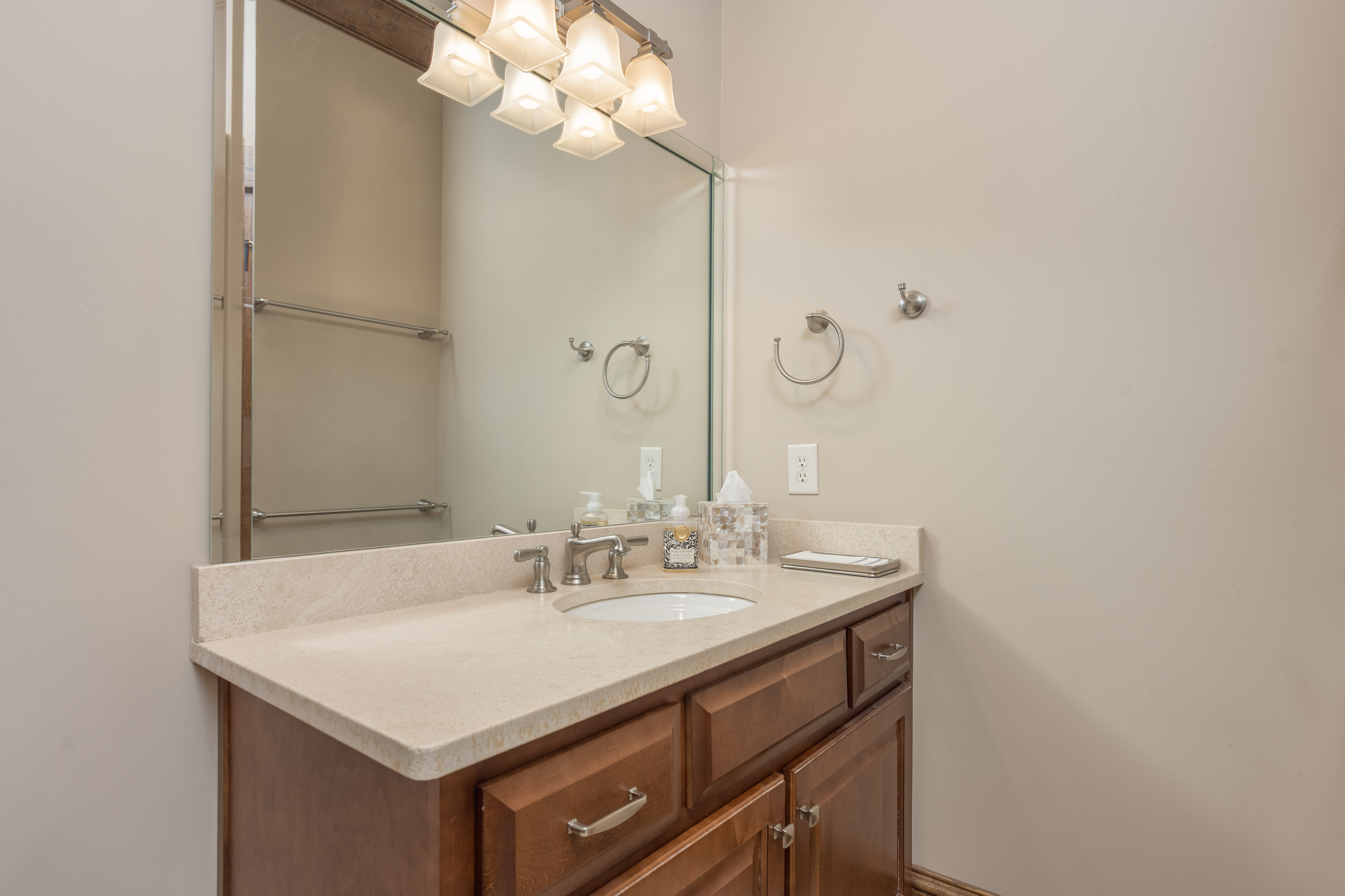 1040 Woodmont Ct. image 31